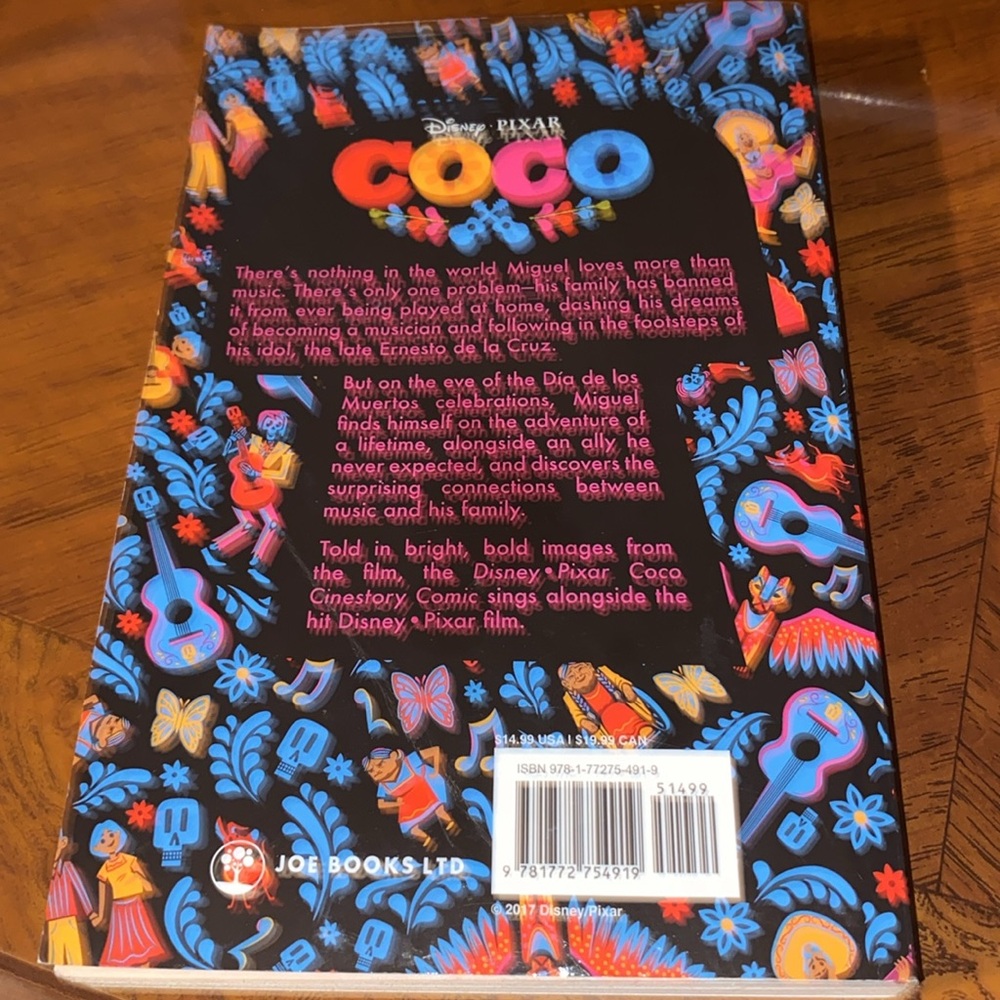Disney’s Coco cinestory paperback barely used - Picture 2 of 6